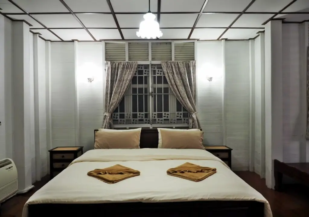 Бангкок: 24 Samsen Heritage House