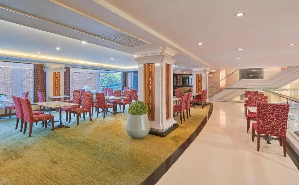 Паттайя: Floral Hotel  Dolphin Circle Pattaya