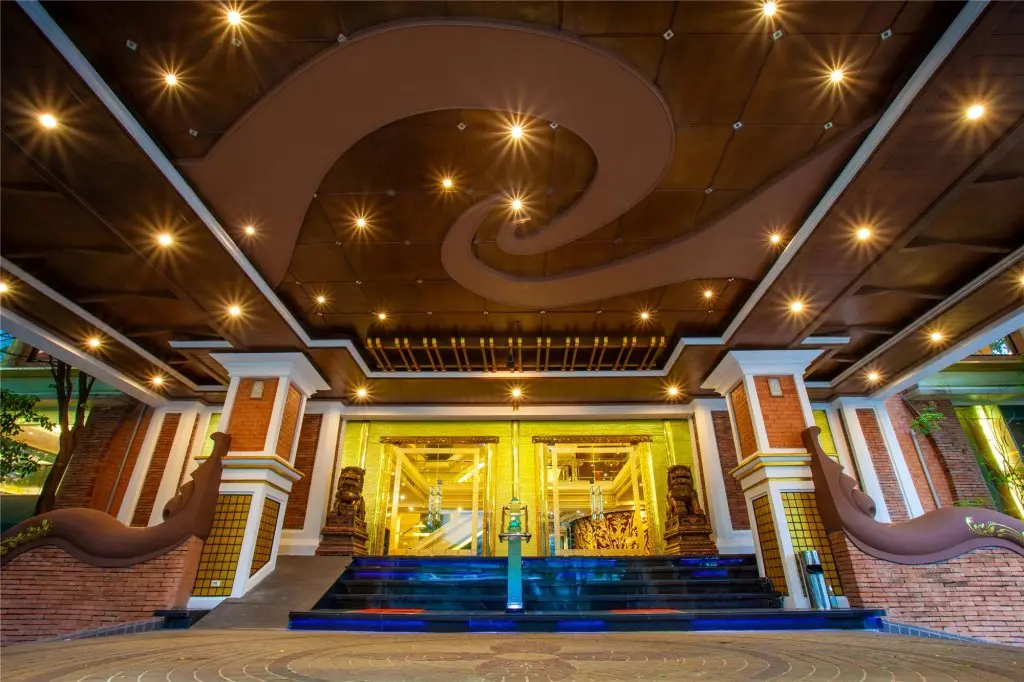 Паттайя: Floral Hotel  Dolphin Circle Pattaya