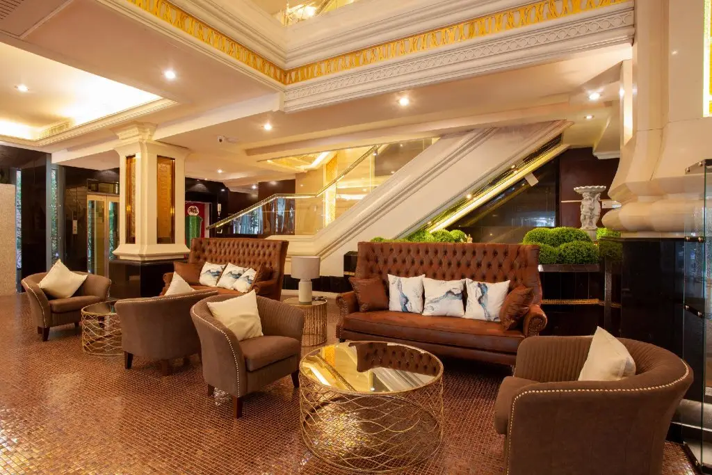 Паттайя: Floral Hotel  Dolphin Circle Pattaya