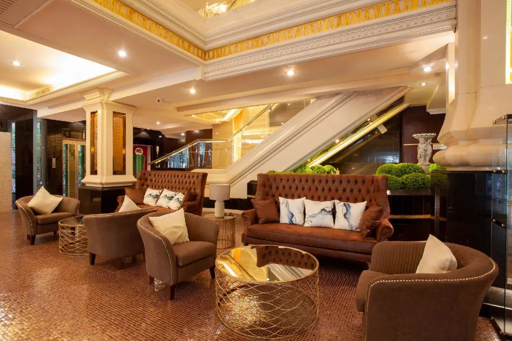 Паттайя: Floral Hotel  Dolphin Circle Pattaya