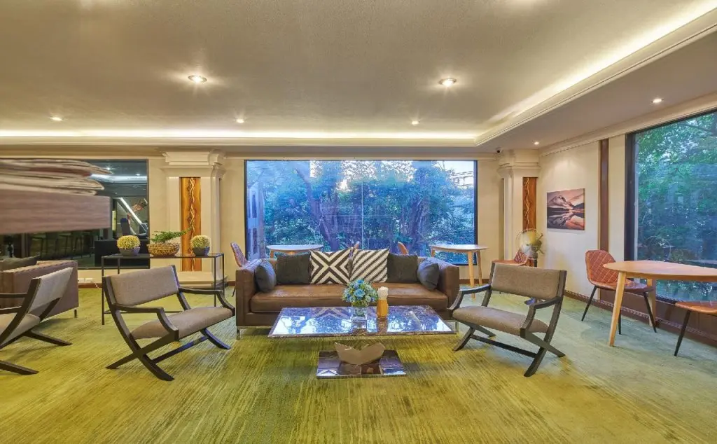 Паттайя: Floral Hotel  Dolphin Circle Pattaya