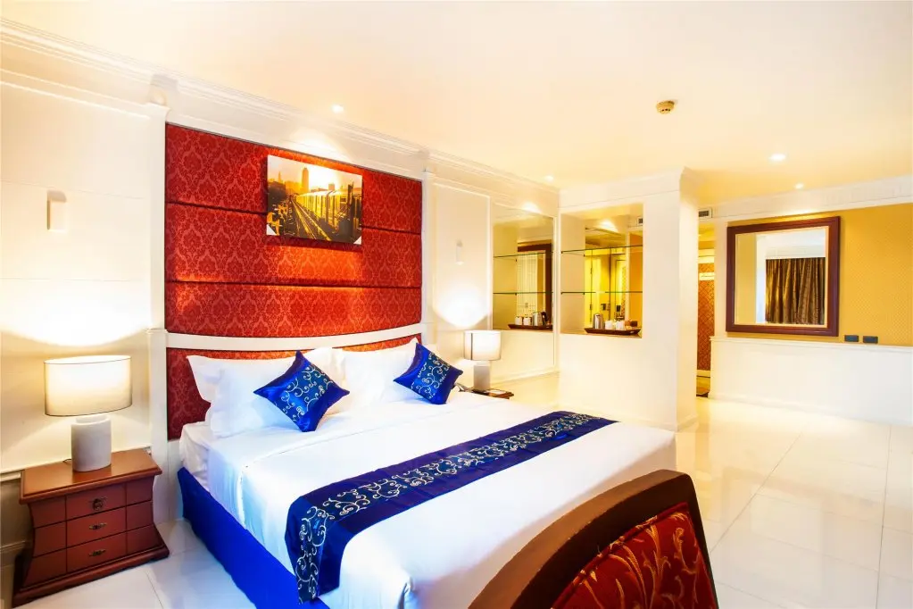 Паттайя: Floral Hotel  Dolphin Circle Pattaya