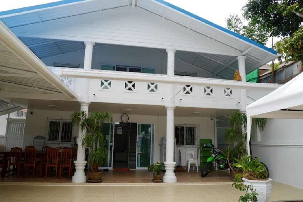 Остров Тау: Nawee Guesthouse Sairee - Hostel