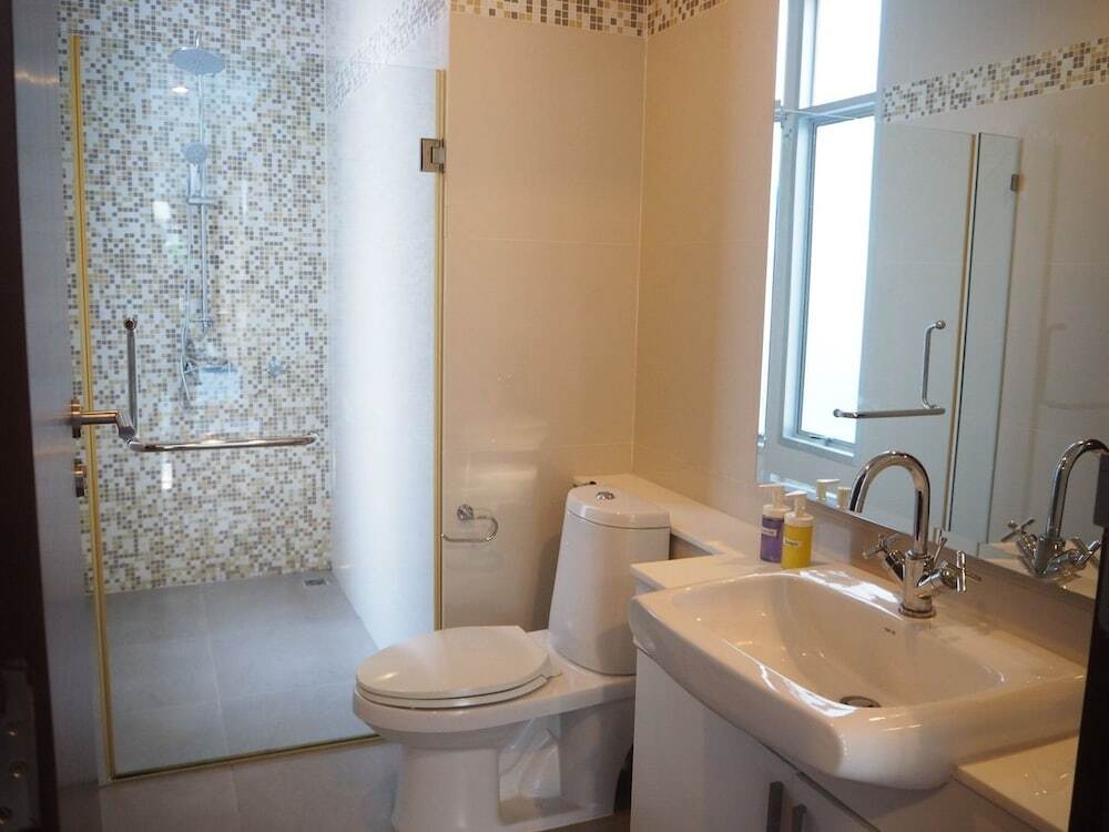 На Чом Тхиан: AnB Pool Villa 3BR Glass House in Pattaya