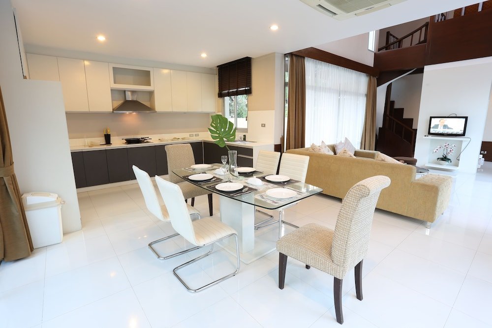 На Чом Тхиан: AnB Pool Villa 3BR Glass House in Pattaya