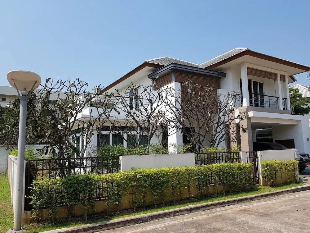 Бангламунг: AnB Pool Villa 4BR Beachfront in Pattaya