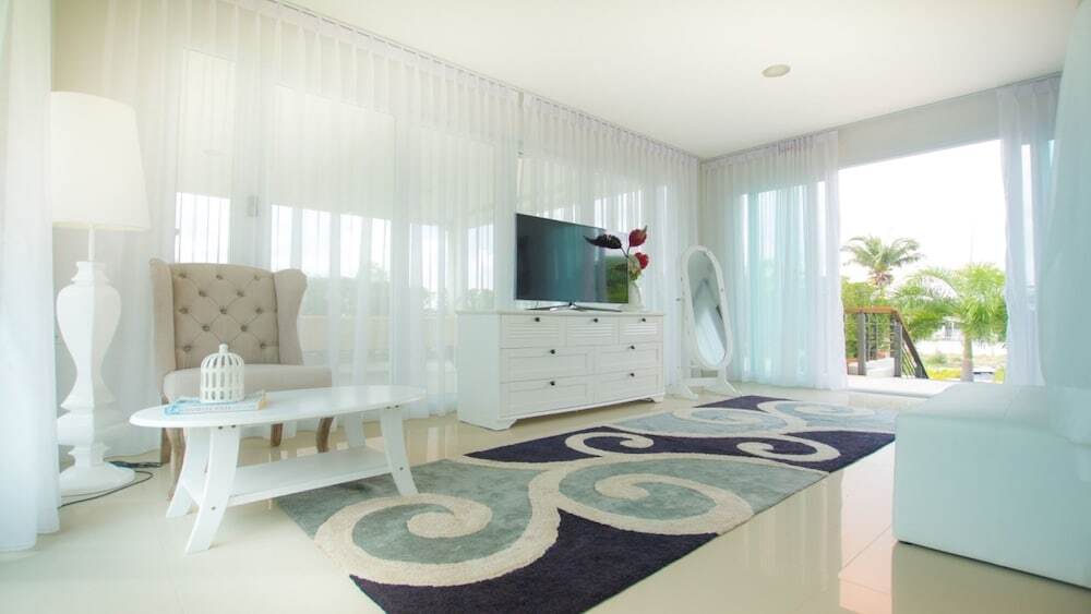 Саттахип: Luxury 5br Pool Villa and Sport Center