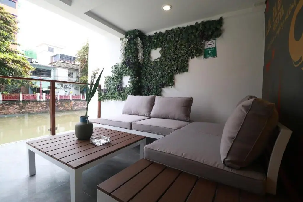 Бангкок: The LOL Elephant Hostel