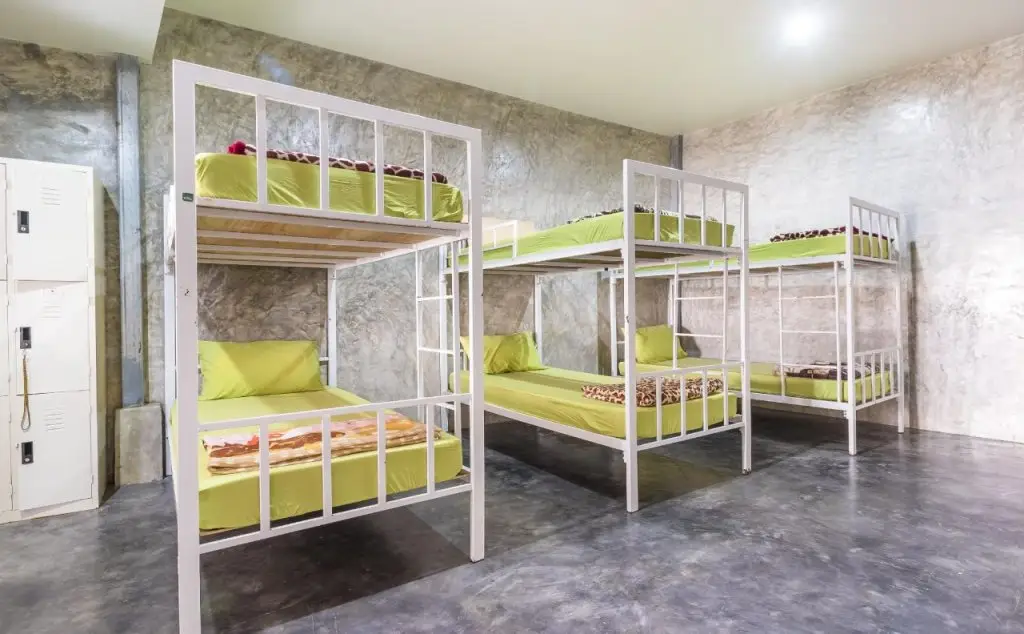 Остров Тау: Abyss Hostel