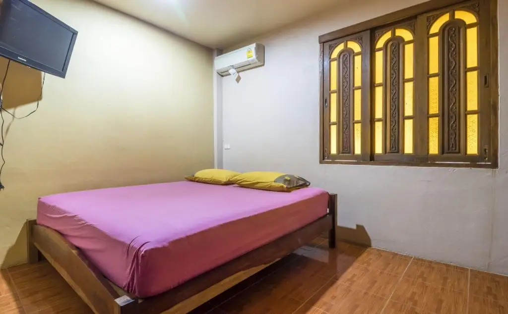 Остров Тау: Abyss Hostel