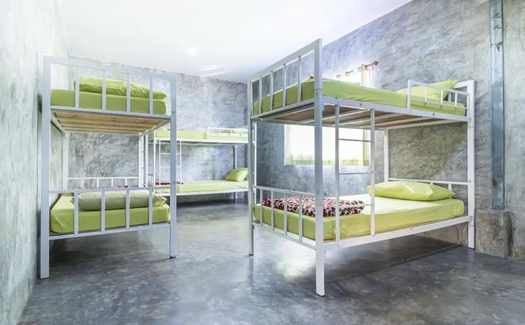 Остров Тау: Abyss Hostel