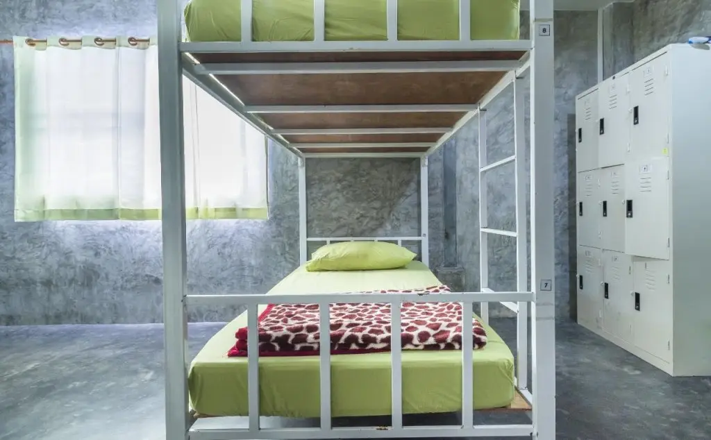Остров Тау: Abyss Hostel