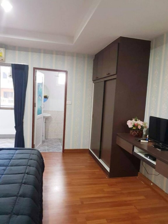 Маха Сарахам: Perfect Condominium