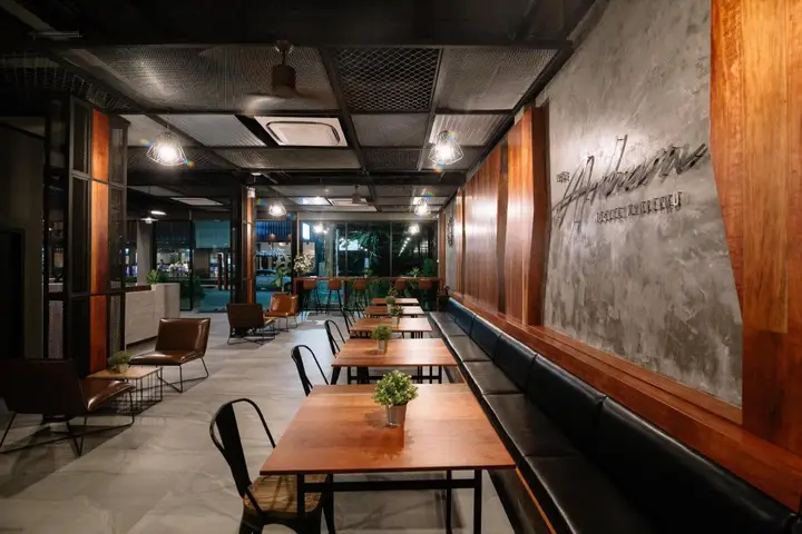 Муанг: The Arbern Hostel x Bistro