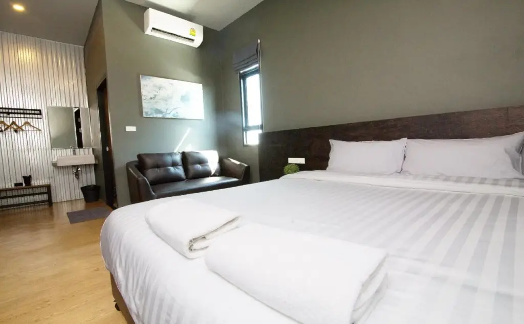 Муанг: The Arbern Hostel x Bistro