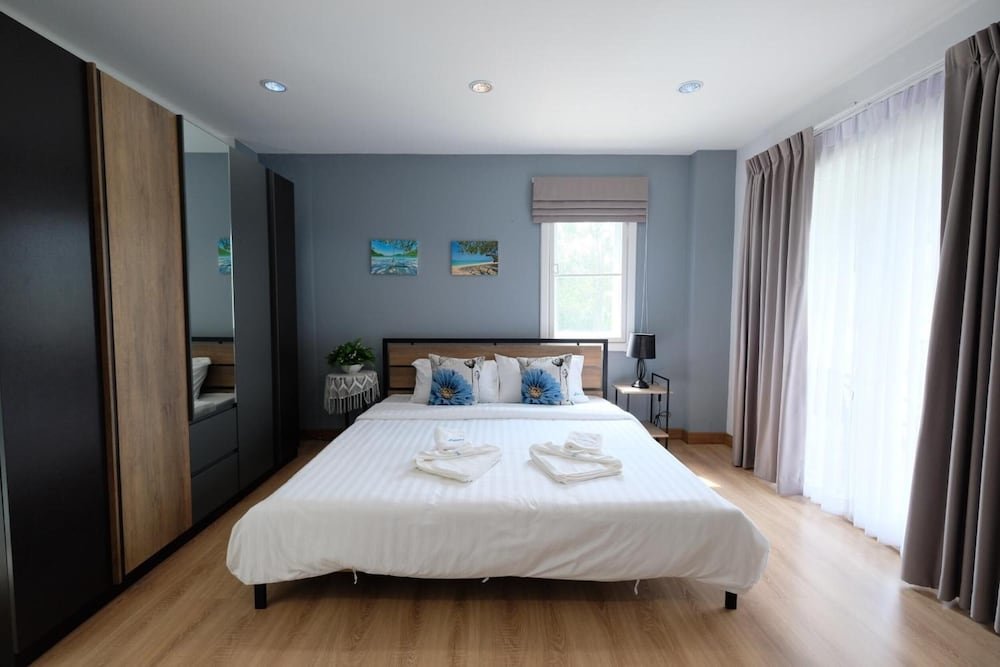 Краби: Living at Sphere Apartment - Family room
