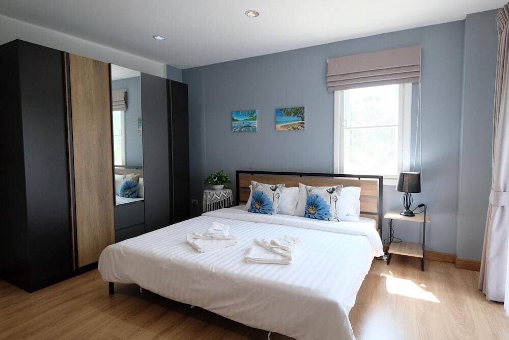 Краби: Living at Sphere Apartment - Family room