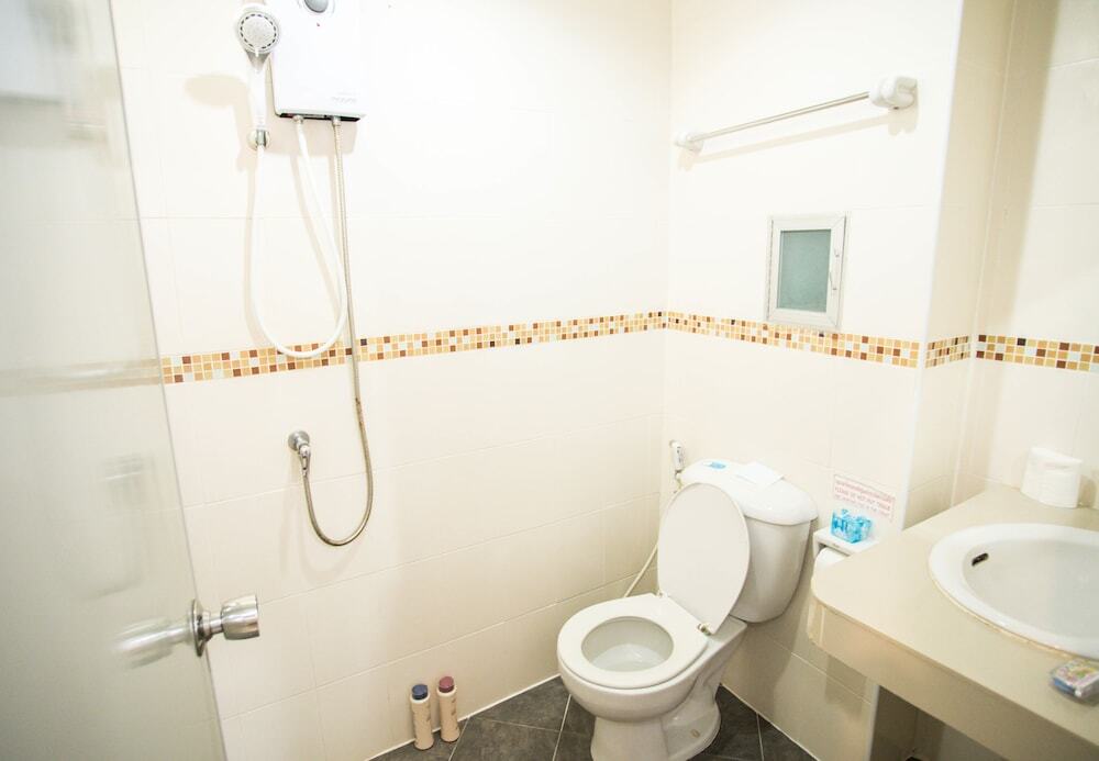 Кату: Five hundred miles Hostel