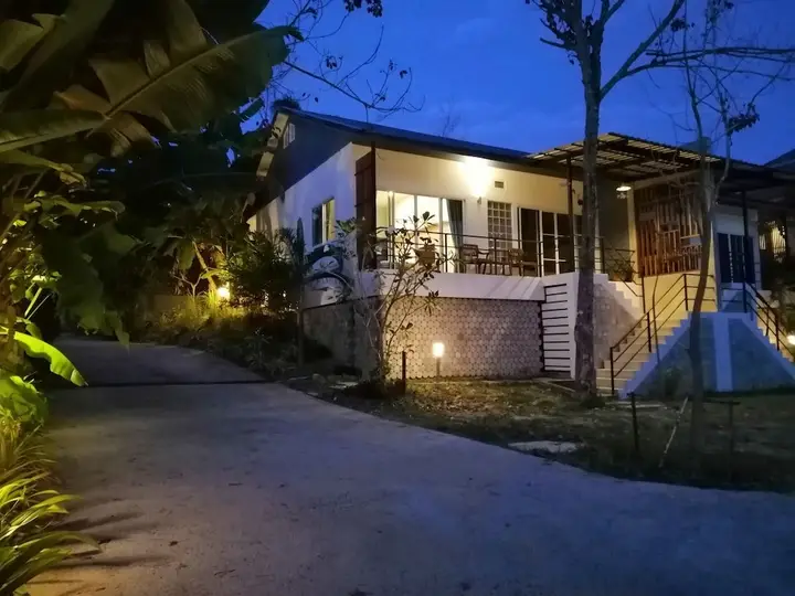 Тхаланг: Twin Villa