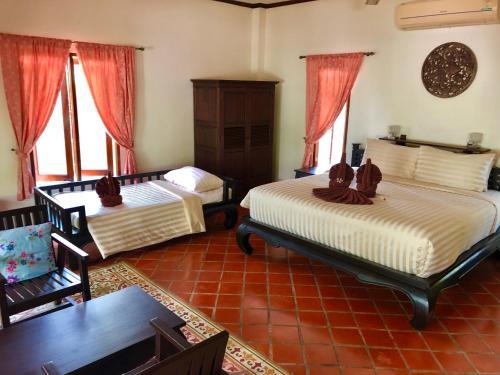 Муанг: Chalong Oasis Resort & Spa