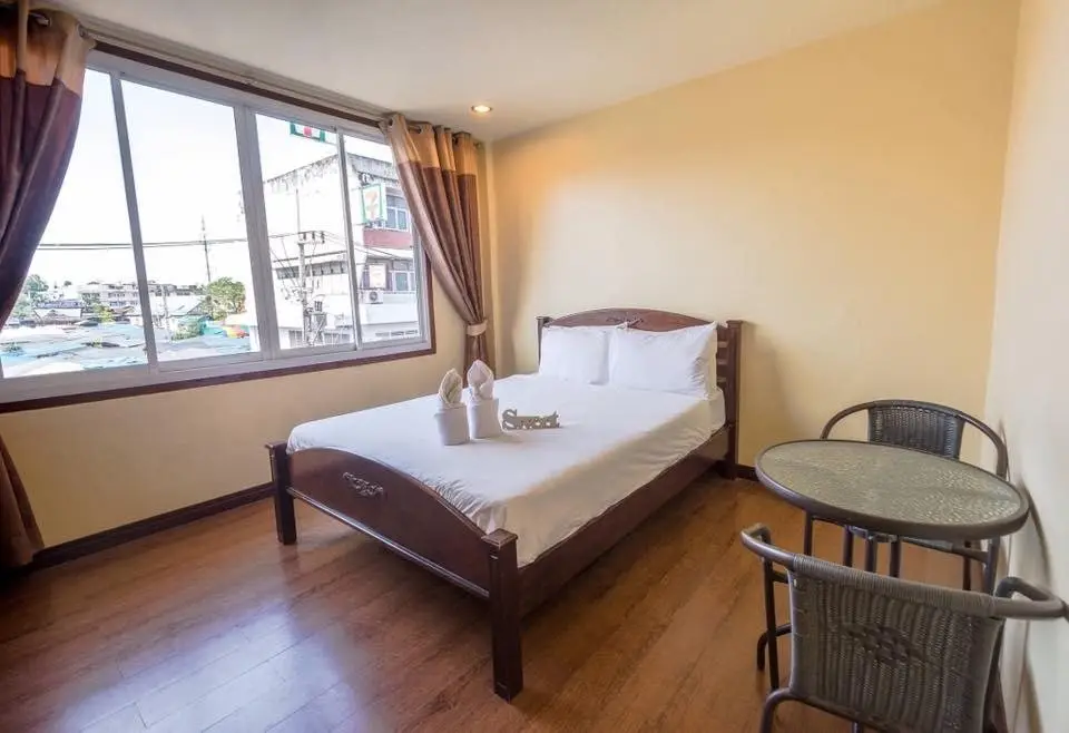 Самутсонгкхрам: Mae Klong Hotel