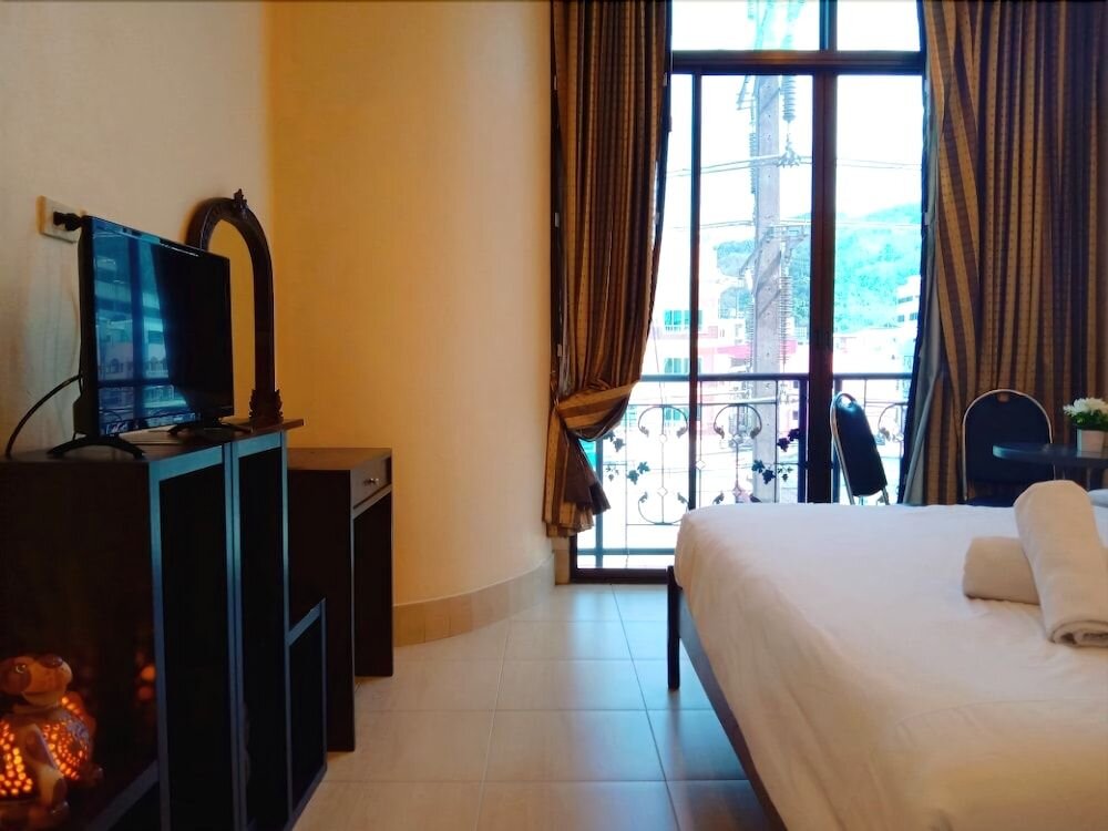 Кату: Zodiac Hotel