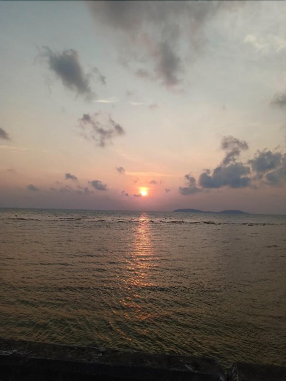 Чумпхон: Rub Lom Chom Klong  by Fisherman Village