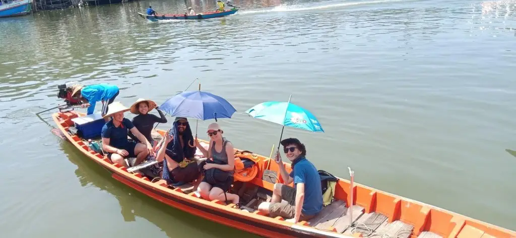 Чумпхон: Rub Lom Chom Klong  by Fisherman Village