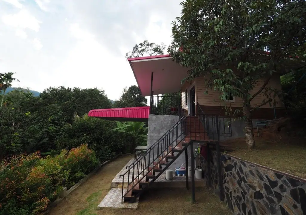 Лансака: Bong Valley Khiri Wong