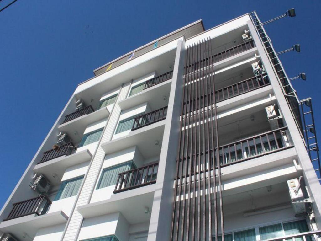 Чонбури: Sinsupatakul Apartment