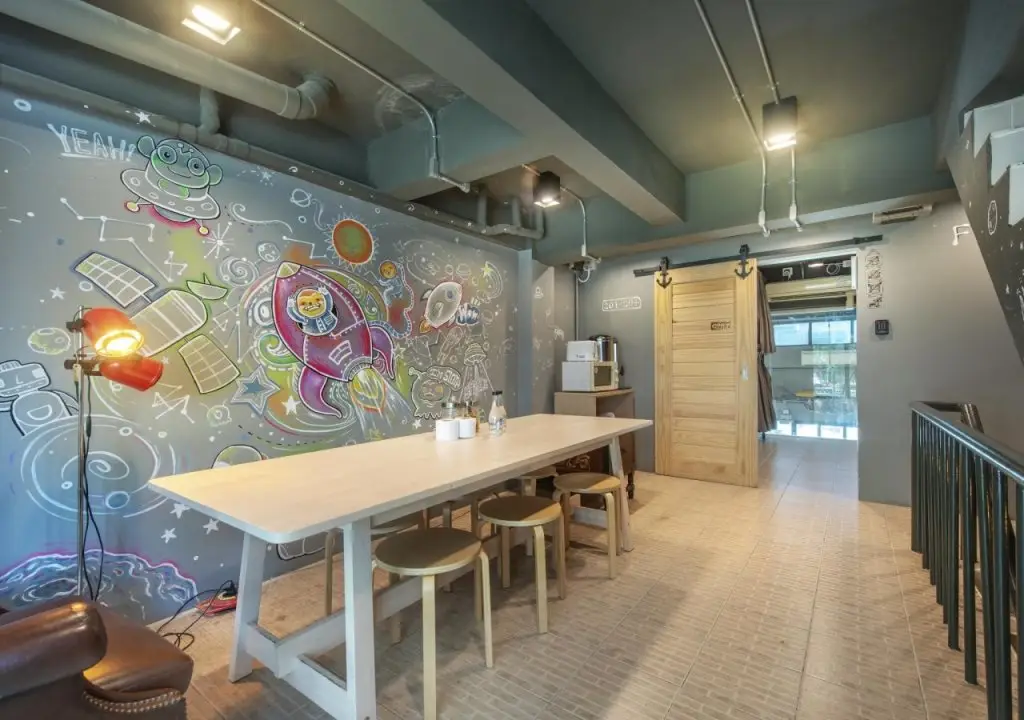 Бангкок: Sloth Hostel Don Mueang