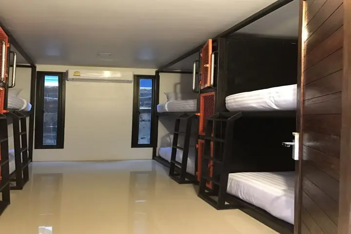 Самуи: U Box Hostel