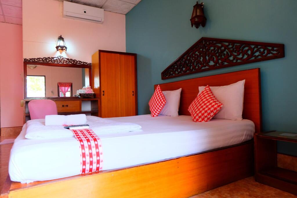 Исторический парк Kamphaeng Phet: P Resort Hotel