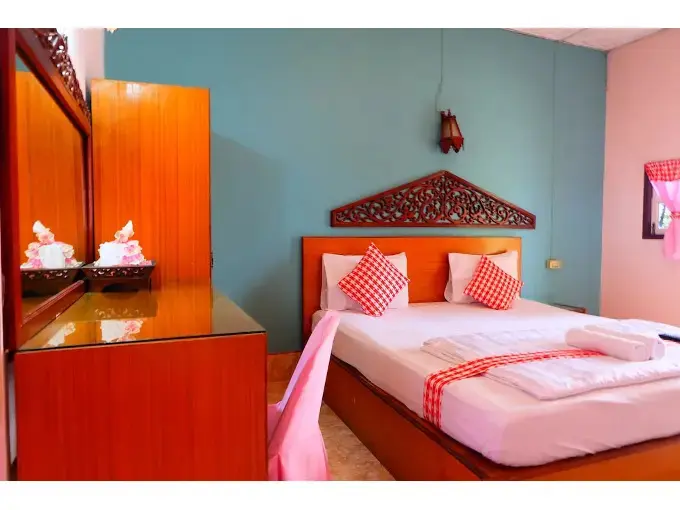 Исторический парк Kamphaeng Phet: P Resort Hotel