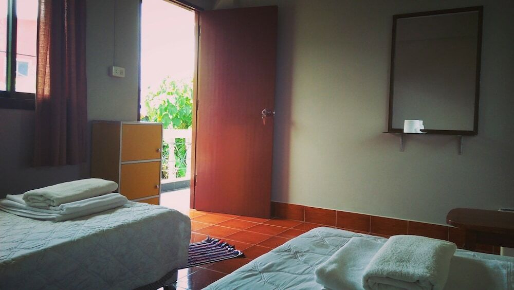 Као Лак: Yuppadee Room for Rent Khaolak Center