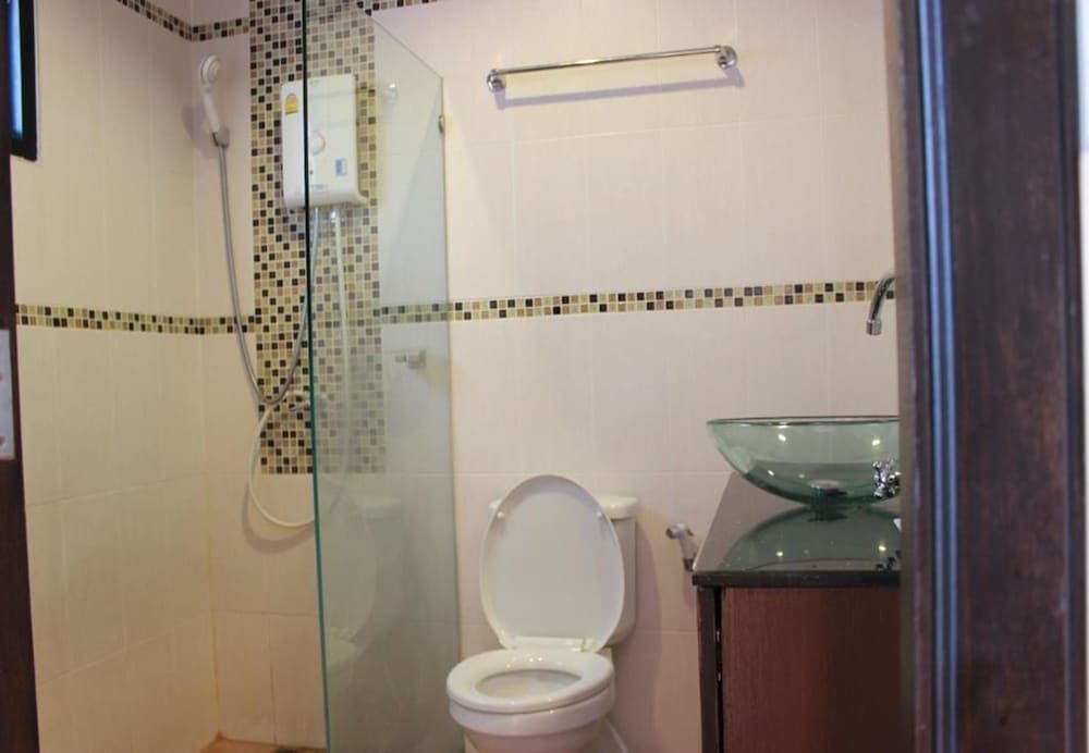 Паттайя: K&J Apartment