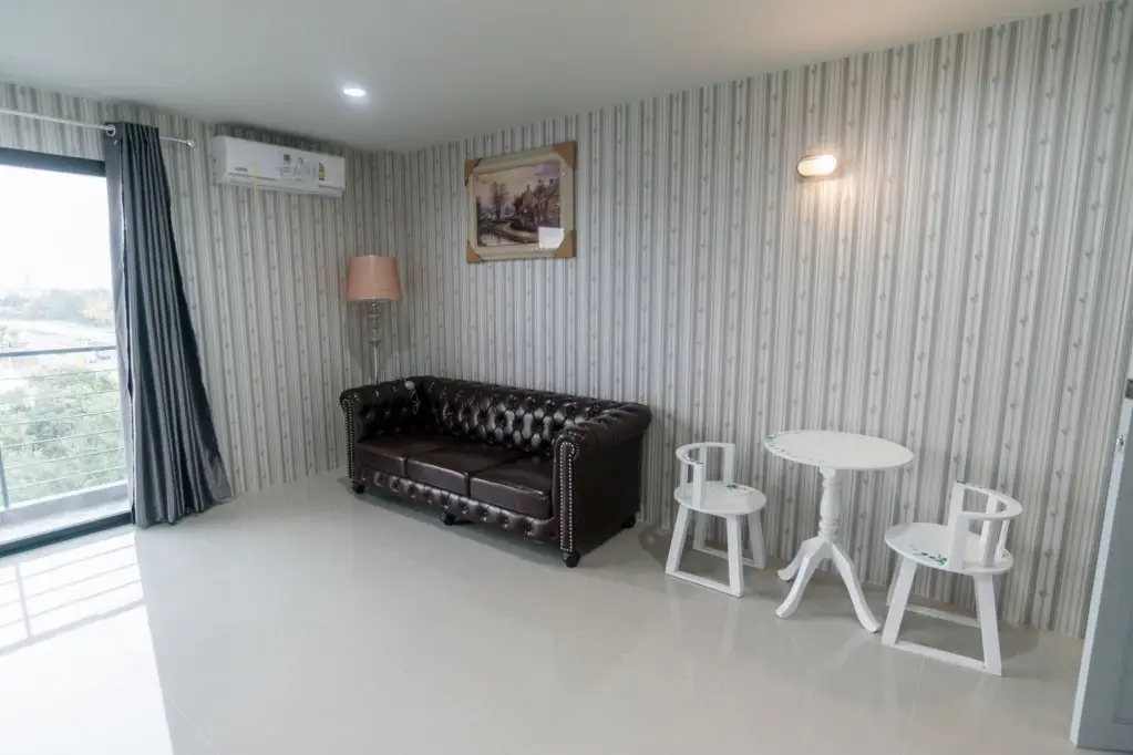 Лопбури: PJ Loft Hotel
