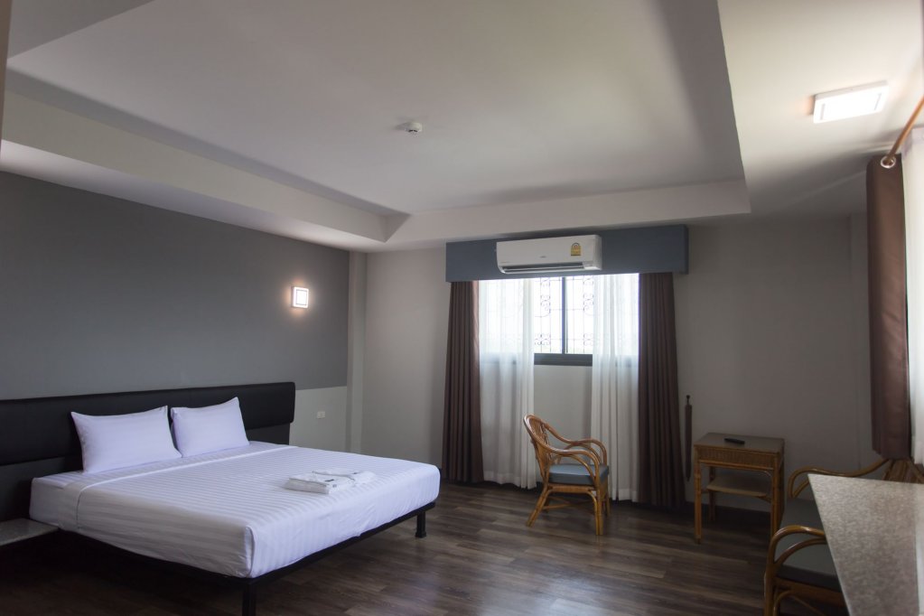 Пхитсанулок: Iron Resort&Hotel