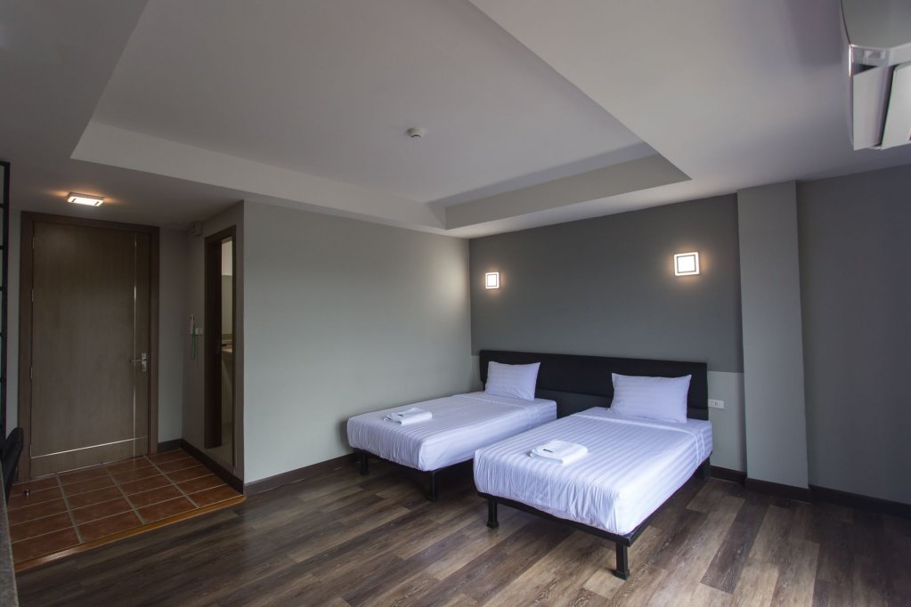 Пхитсанулок: Iron Resort&Hotel