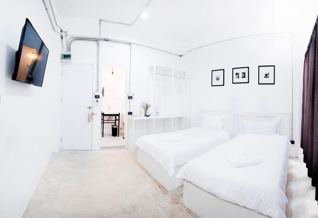 Лампанг: Flat White Cafe x Poshtel