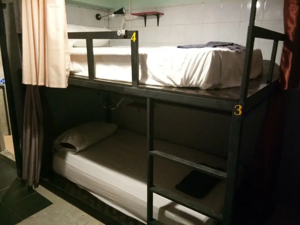Хатъяй: The 25 Hostel