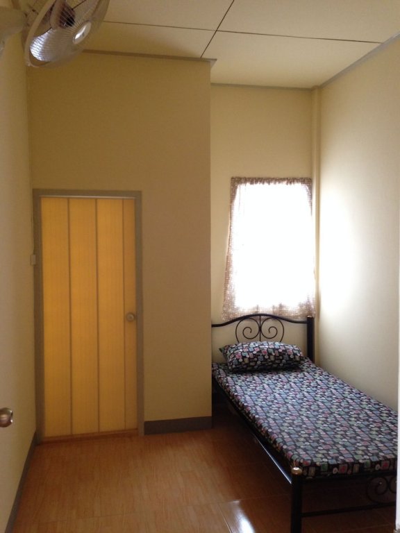 Мэй Джо: Blue Dorm