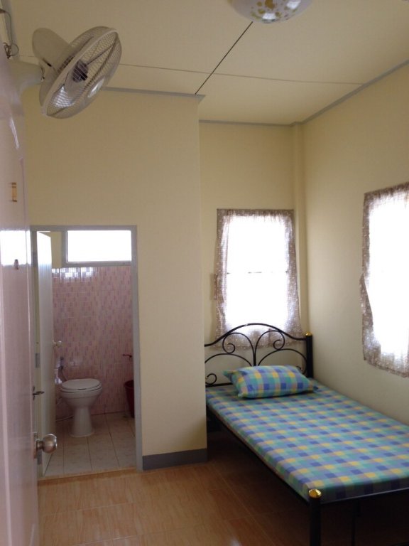 Мэй Джо: Blue Dorm