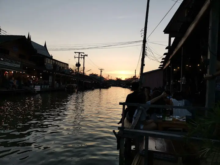 Ампхава: Ruang Sabai Amphawa