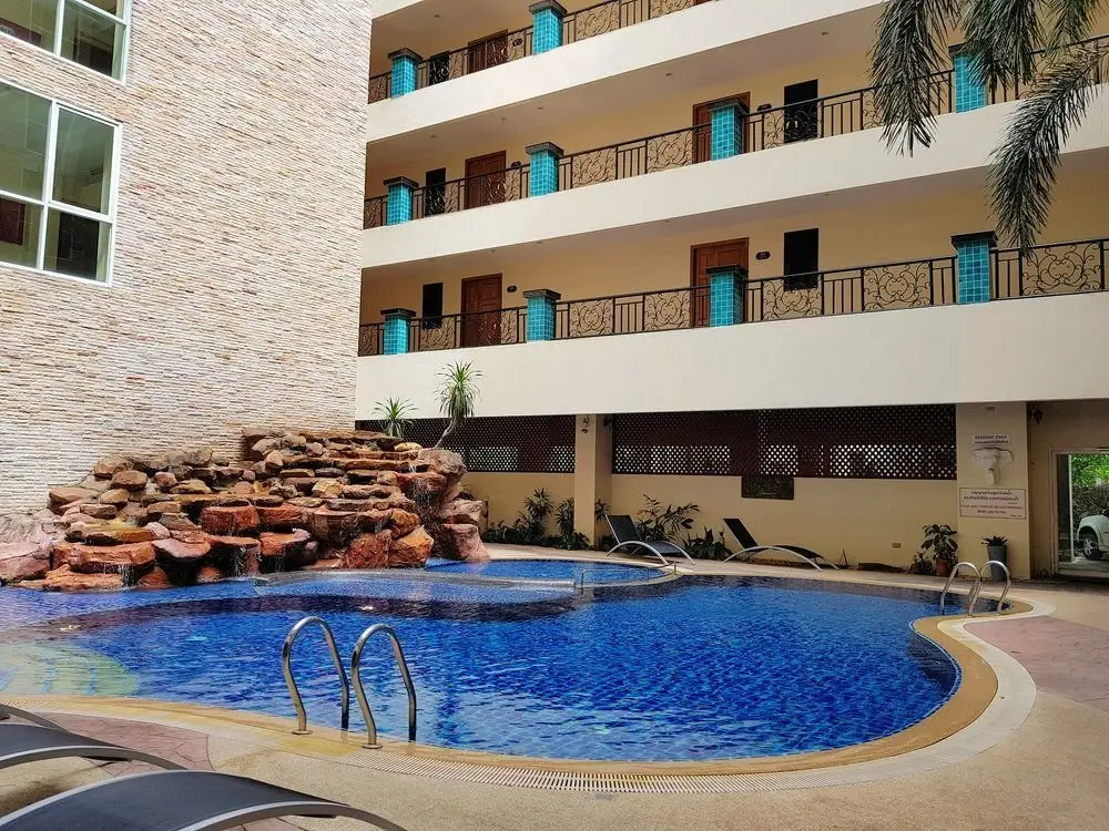 Паттайя: A Large 2 BR-3 Baths 207 Downtown