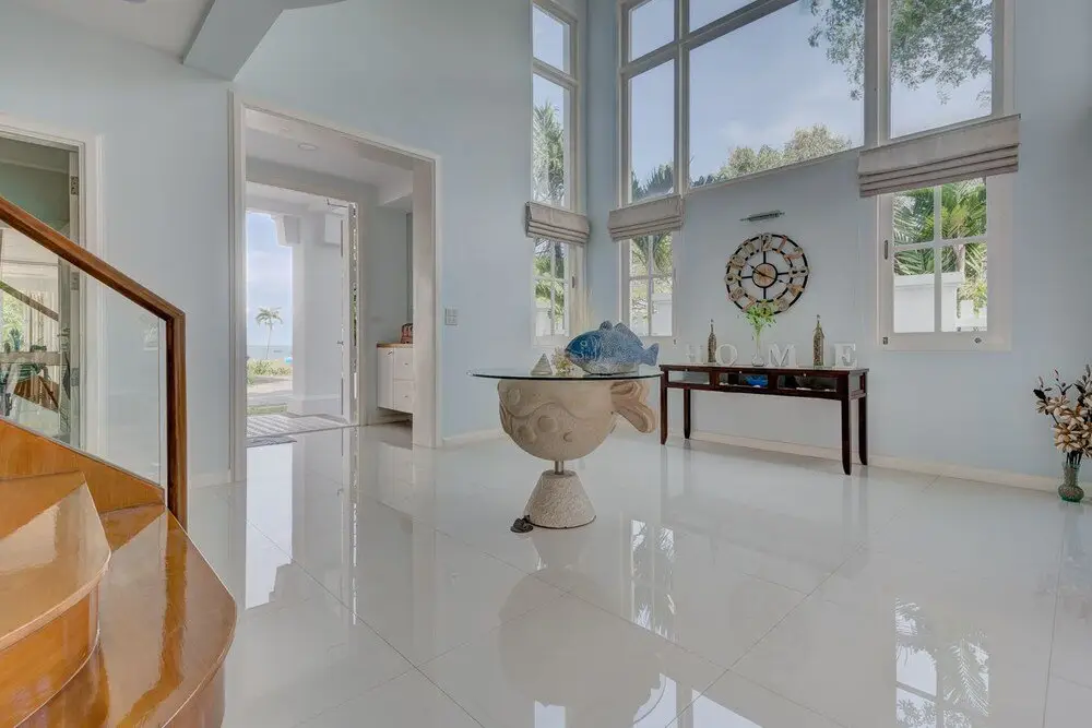 На Чом Тхиан: Exclusive Beachfront Villa