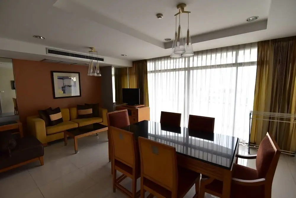 Бангкок: Antique Palace Apartment