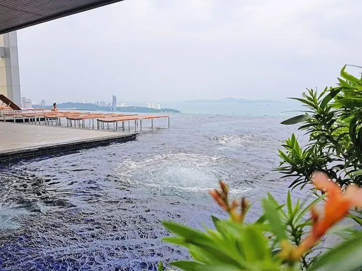 Паттайя: 1BR Centric Sea 115 With Infinity Pool