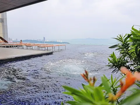 1BR Centric Sea 115 With Infinity Pool — фото 1